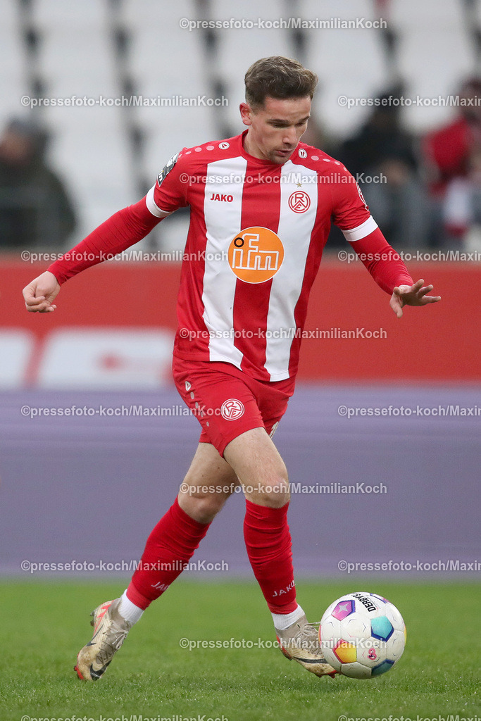 RWE06012402129 | 06.01.2024, Essen, Fußball, Herren, Stadion an der Hafenstraße, Testspiel, Rot-Weiss Essen – 1. FC Köln:  Nils Kaiser (Rot-Weiss Essen). 
DFB regulations prohibit any use of photographs as image sequences and or quasi-video.