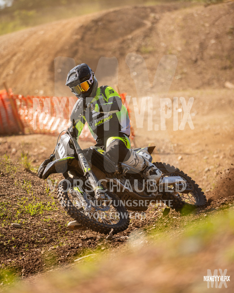 866A0940 | mxndyyvipix