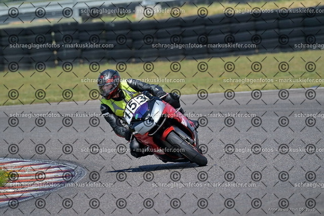 26BT02-2084 | markuskiefer.com - Realisiert mit Pictrs.com