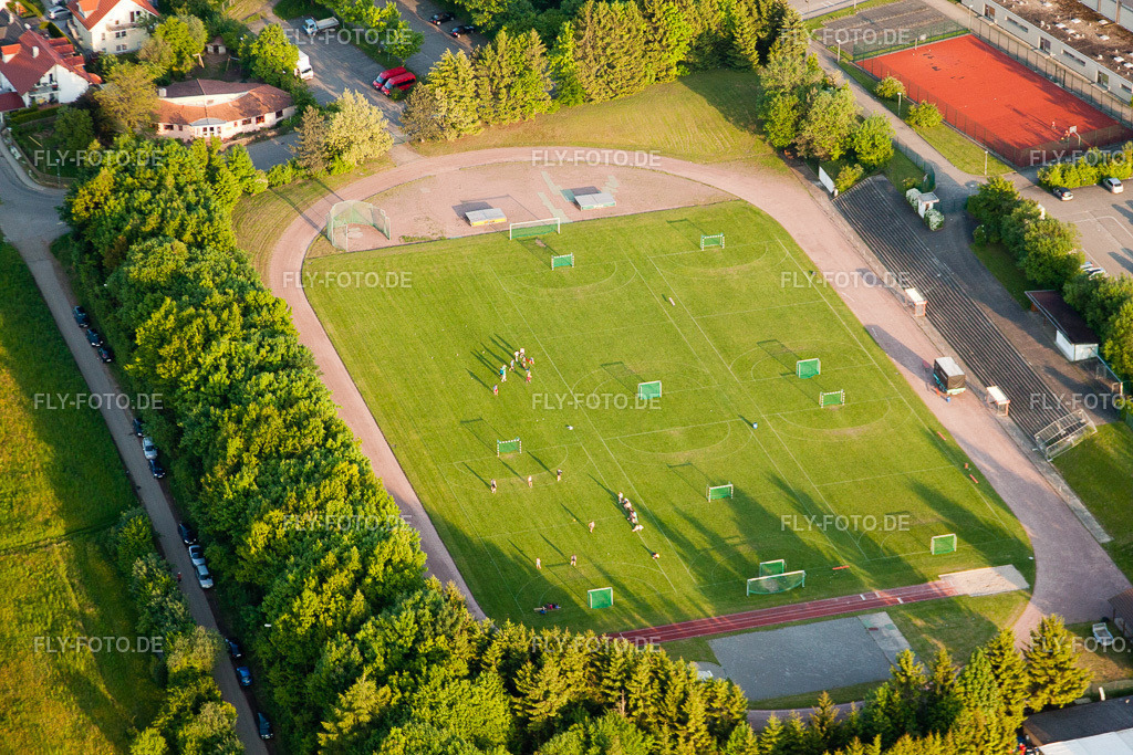 Handballpfingstturnier | Luftbild: Handballpfingstturnier im Ortsteil Langensteinbach in Karlsbad im Bundesland Baden-Württemberg in Deutschland. Foto: IMG_27581.jpg vom 23.05.2010 durch Werner Riehm/FLY-FOTO.de - Realisiert mit Pictrs.com