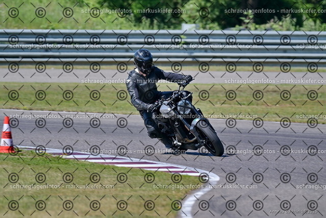 26BT01-0502 | markuskiefer.com - Realisiert mit Pictrs.com