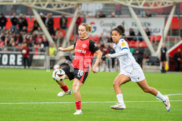 20241007NSZ_9551 | Sofie Zdebel (Bayer Leverkusen,No.16) und Josephine Bonsu (Carl Zeiss Jena,No.23)DEU, Leverkusen, 07.10.2024 Fußball, Frauen, Google Pixel Frauen-Bundesliga, Saison 2024/2025, 5. Spieltag, Bayer 04 Leverkusen - FC Carl Zeiss JenaDIE DFB-RICHTLINIEN UNTERSAGEN JEGLICHE NUTZUNG VON FOTOS ALS SEQUENZBILDER UND/ODER VIDEOÄHNLICHE FOTOSTRECKEN - Realisiert mit Pictrs.com