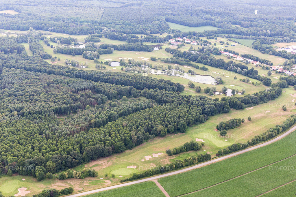 Vue aérienne: Club de golf à Soufflenheim dans le département Bas Rhin, France. Photo: IMG_107878.jpg prise le 14/06/2018 par Werner Riehm/FLY-FOTO.euRésolution de l'original: 5472 x 3648 px