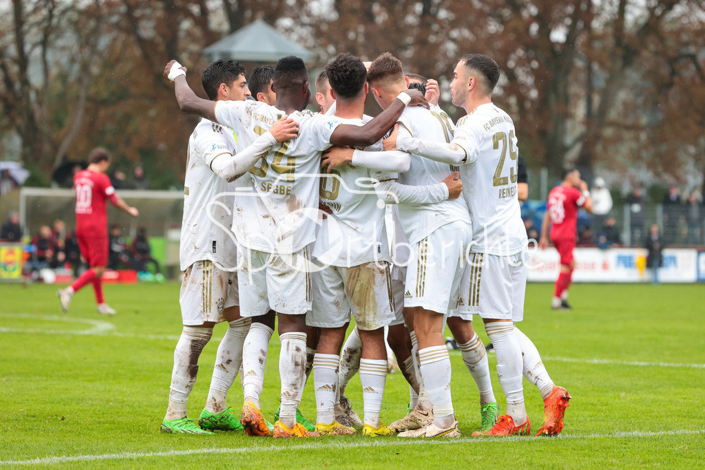 TSV Rain - FC Bayern Amateure | Großer Jubel nach dem Treffer zum 0-3 durch Justin JANITZEK (FCB #15)
