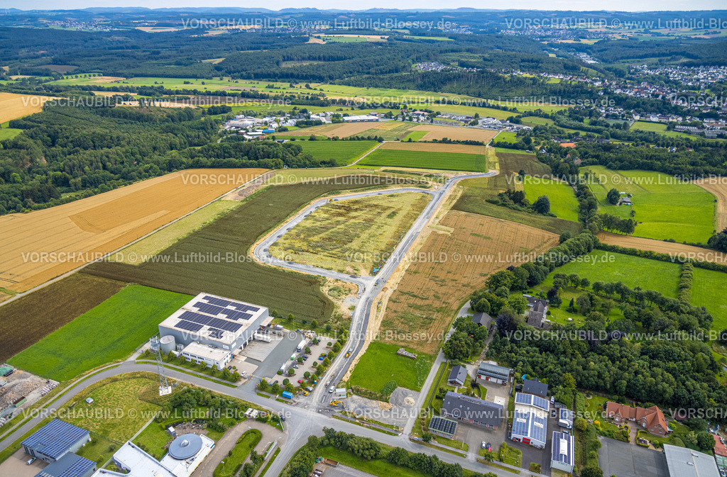 Warstein240713549Belecke | Luftbild, Industriepark Gewerbegebiet-Nord, Ausbaufläche Marie-Curie-Straße und Wiesen und Felder, Blick zum Gewerbegebiet Wiebusch und ins Sauerland, Belecke, Warstein, Sauerland, Nordrhein-Westfalen, Deutschland