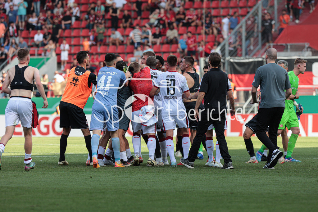 FC Ingolstadt - 1. FC Kaiserslautern | Nach Schlusspfiff gab es noch eine Rudelbildung / Spielende