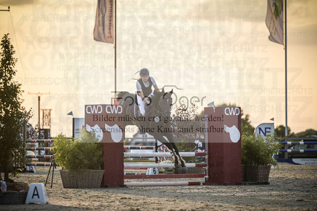 DOS_1553 | Entdecke hochwertige Reitturnierfotos von Foto Oger. Professionell, emotional und authentisch – jetzt Lieblingsmomente im Shop bestellen.Deutschlandweite Turnierfotografie. - Realisiert mit Pictrs.com