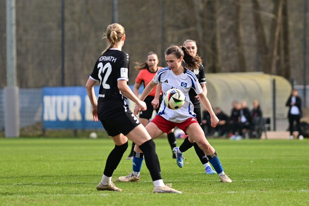 Fußball I Frauen I Saison 2024-2025 I 2. Bundesliga I 19. Spieltag I Hamburger SV - SV 67 Weinberg | Der Sportfotograf. - Realisiert mit Pictrs.com