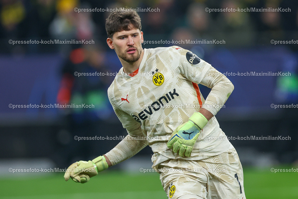 UCL11122402142 | 11.12.2024, UEFA Champions League, Borussia Dortmund - FC Barcelona, 8. Spieltag, Signal Iduna Park, Saison 2024 2025: Torwart Gregor Kobel (BVB #1)