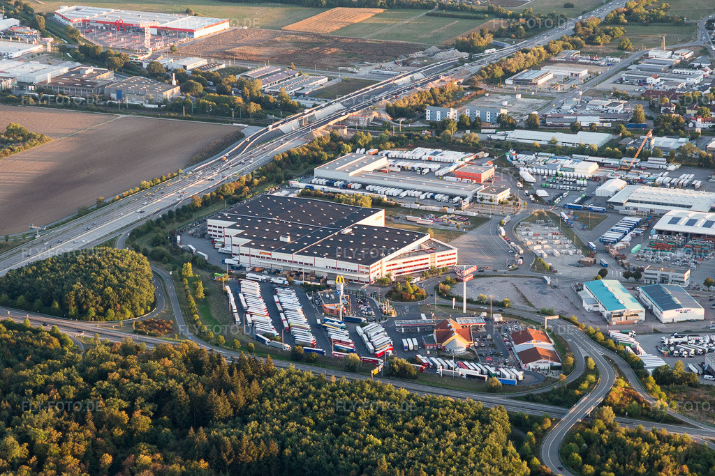 Luftbild: Betonwerk der Schneider Betonfertigteilewerk GmbH in Huttenheim im Ortsteil Huttenheim in Philippsburg im Bundesland Baden-Württemberg in Deutschland. Foto: IMG_111594.jpg vom 09.09.2018 durch Werner Riehm/FLY-FOTO.de