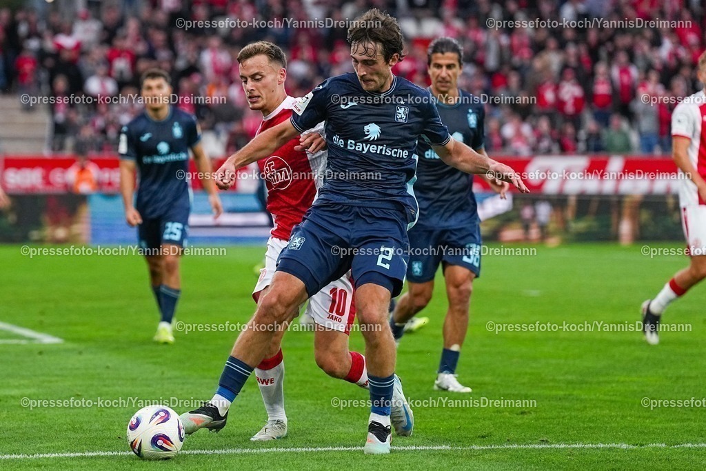 xYDR01082501052 | 01.08.2025, xydrx, Fußball, 3.Liga, Rot-Weiss Essen - TSV 1860 München, Saison 2025 2026, Stadion an der Hafenstraße:  Marvin Obuz (Rot-Weiss Essen #10) im Zweikampf gegen Tim Danhof (TSV 1860 München #2)  DFB regulations prohibit any use of photographs as image sequences and or quasi-video.