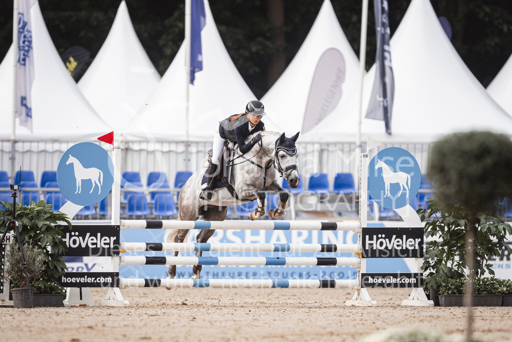 240906_BuCha_PonyA-5j-120 | Deine schönsten Turniermomente als professionelle Fotos! Entdecke hochwertige Pferdesport-Fotografie im Online-Shop. Jetzt Fotos finden & bestellen!
