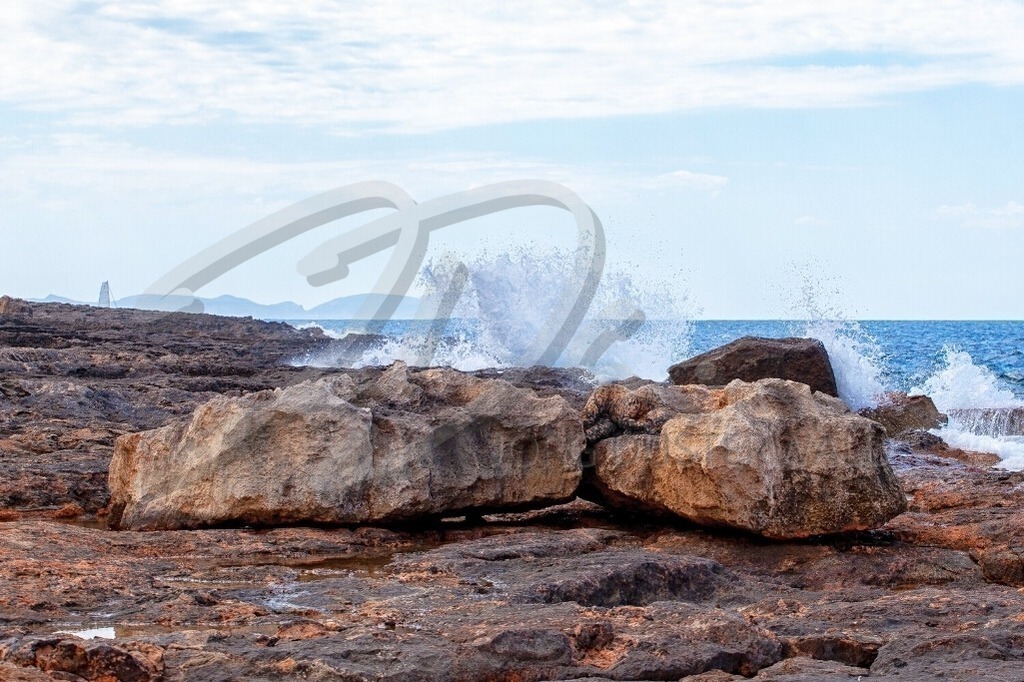 NatureArt-OLAJE_6229b1 | Felsen auf Mallorca | #007 | Modell: Pola | Foto: Mike Koppold - Realisiert mit Pictrs.com