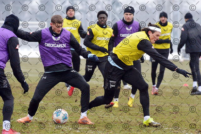 RGE_7725c | Hertha BSC, 2.Bundesliga, Herren, Training, Saison 2025/26, im Bild  von li. Michael Cuisance ( Hertha BSC ), Fabian Reese ( Hertha BSC ),  Mittwoch 04.02. 2026,   Fotograf:   Ralf Gebhardt - Realisiert mit Pictrs.com