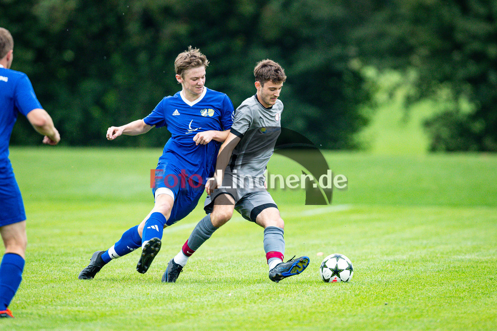 SG SV Eberfing/SV Söchering gegen SG TSV Schäftlarn / SC Baierbrunn | Fußball A-Klasse Herren Oberbayern Zugspitze Gruppe 5 6. Spieltag, SG SV Eberfing/SV Söchering gegen SG TSV Schäftlarn / SC Baierbrunn, 20240908,Duell zwischen Maximilian ZACH (SG SV Eberfing/SV Söchering 11) und Lukas TYROLLER (SG TSV Schäftlarn/SC Baierbrunn 6),2024-09-08 in Obersöchering (Sportplatz Obersöchering), Maximilian ZACH (SG SV Eberfing/SV Söchering 11), Lukas TYROLLER (SG TSV Schäftlarn/SC Baierbrunn 6)Copyright: WolfgangxLindner www.foto-lindner.de / shop.foto-lindner.de