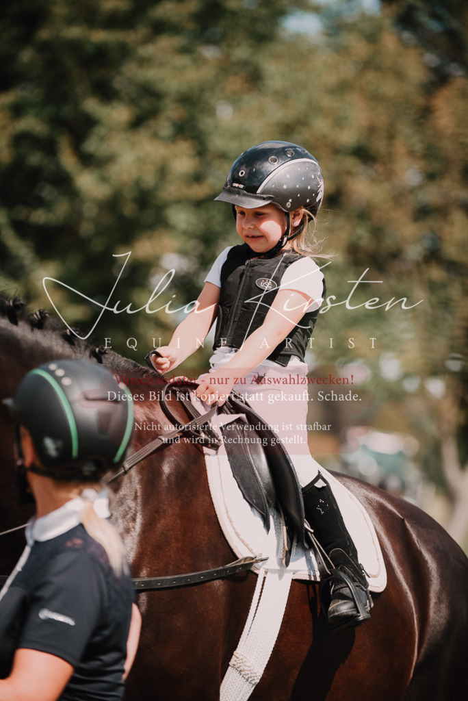 DSC_6199 | Pferde- und Turnierfotografie in Westsachsen. Pferdeportraits, Auftragszeichnungen und intuitive Kunst.