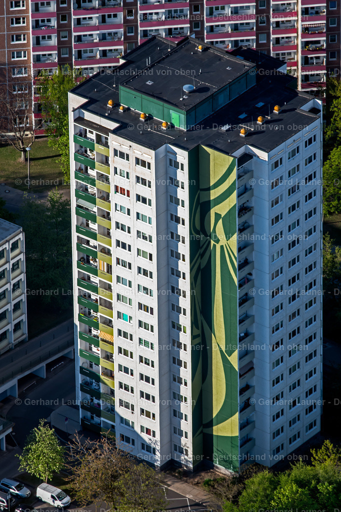 4026138 | ERFURT 06.05.2020 Hochhaus- Gebäude im Wohngebiet an der Budapester Straße im Ortsteil Moskauer Platz in Erfurt im Bundesland Thüringen, Deutschland. // High-rise building in the residential area on Budapester Strasse in the district Moskauer Platz in Erfurt in the state Thuringia, Germany. Foto: Gerhard Launer