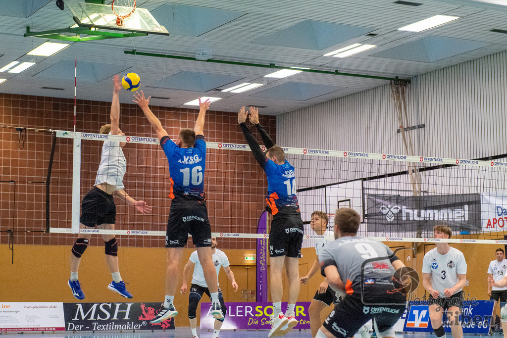 VSG Ammerland-TV Baden | Volleyball-Regionalliga; VSG Ammerland (blau)-TV Baden (weiß) am 19.10.2024; in Bad Zwischenahn (Sporthalle Schullerstraße), Photo: Philip Eiben 2024 - Realisiert mit Pictrs.com