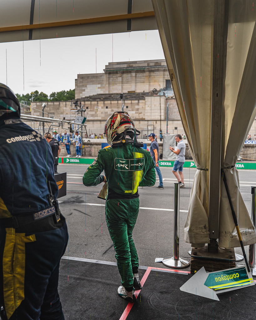 TXO06729 | Exklusive Motorsport-Fotografie aus Leipzig von TXO Media – für Rennfahrer, Teams & Sponsoren. Sausemuth liefert starke Bilder, die Emotion zeigen. Jetzt buchen & glänzen! - Realisiert mit Pictrs.com