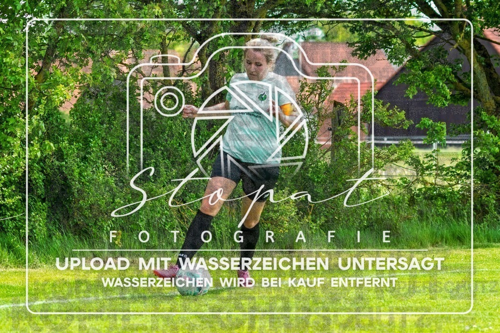 Kreisliga Damen HK/CE - Kickers Wolthausen vs. SG Fulde | Malina von Elmendorf (Kickers Wolthausen #8); Kreisliga Damen HK/CE - Kickers Wolthausen vs. SG Fulde am 17.05.26 in Sportplatz Wolthausen, Wolthausen - Realisiert mit Pictrs.com