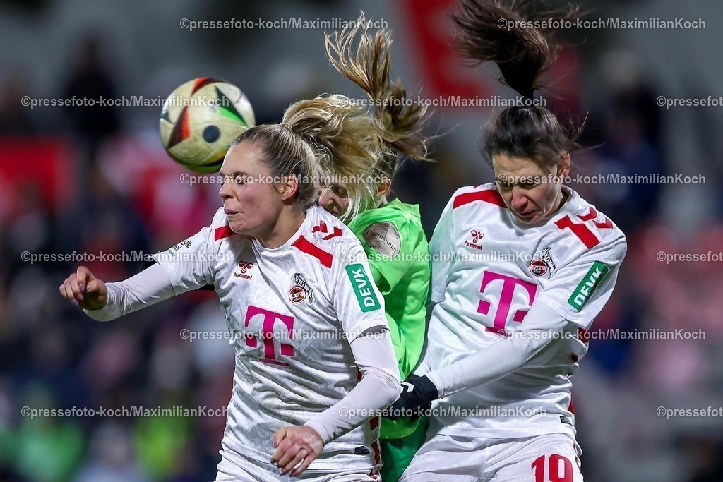 Koe07022502106 | 07.02.2025, Frauen Fußball, 1. FC Köln - VfL Wolfsburg, 1. Fußball Bundesliga, Franz-Kremer-Stadion, Saison 2024 2025: Kopfballduell zwischen Janina Minge (VfL Wolfsburg #6) im Zweikampf gegen Janina Hechler (1. FC Köln #28) und Amelie Delabre (1. FC Köln #10)DFB regulations prohibit any use of photographs as image sequences and or quasi-video.