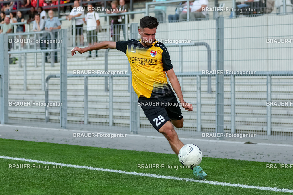 SB_KFCBAU_20250815_4169.JPG -  - KFC Uerdingen - SF Baumberg - Oberliga Niederrhein | Krefeld, Deutschland, 15.08.25: Mohammed Yasin Benslaiman Benktib (KFC Uerdingen) in Aktion, am Ball, Einzelaktion während des Oberliga Niederrhein Spiels zwischen KFC Uerdingen - SF Baumberg in der Grotenburg Stadion am 15. August 2025 in Krefeld, Deutschland. (Foto von Stefan Brauer/Brauer-Fotoagentur)
