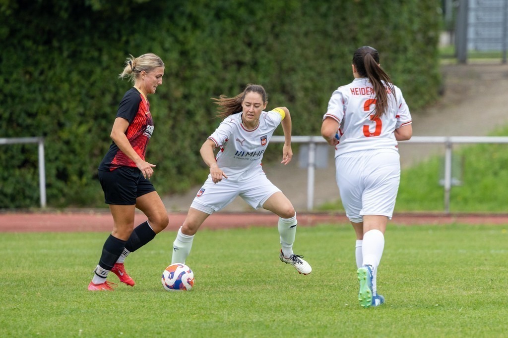 Fußball I FRAUEN I Saison 2025-2026 I Freundschaftsspiel I SGM Alfdorf-Mögglingen - 1FC Heidenheim 1846 I_250817_8902 | Fotopresso – Sportfotografie in Heidenheim & Umgebung. Professionelle Sportfotografie für unvergessliche Momente. Dynamische Action-Shots, emotionale Szenen & hochwertige Bilder. - Realisiert mit Pictrs.com