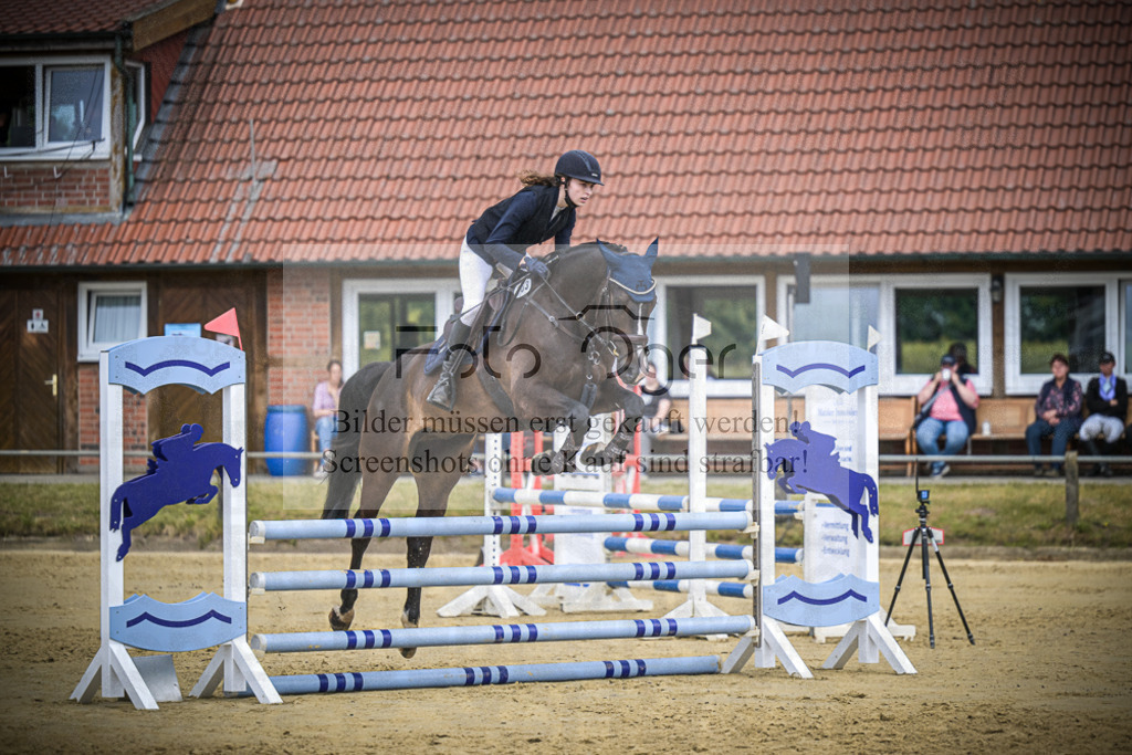 DOS_4111 | Entdecke hochwertige Reitturnierfotos von Foto Oger. Professionell, emotional und authentisch – jetzt Lieblingsmomente im Shop bestellen.Deutschlandweite Turnierfotografie. - Realisiert mit Pictrs.com