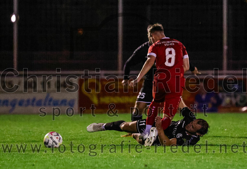 2023-10-27_094_VfB_Hallbergmoos_gegen_FC_Schwaig | Hallbergmoos, Deutschland, 27.10.2023:
Fußball, Landesliga Südost 2023 / 2024, 18. Spieltag, VfB Hallbergmoos gegen FC Schwaig, Endergebnis: 2:3

David Küttner (VfB Hallbergmoos, #8), Markus Straßer (FC Schwaig, #11)

Foto: Christian Riedel / fotografie-riedel.net