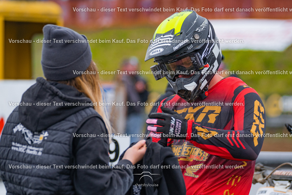 20260412_MCCBensdorf-1485 | Sportfotografin aus Berlin-Brandenburg mit Fokus auf Motocross. Ich halte deine sportliche Leistung und echte Emotionen auf und neben der Strecke professionell fest. Entdecke die Fotos von deinem Rennen und bestelle sie direkt hier im Shop.