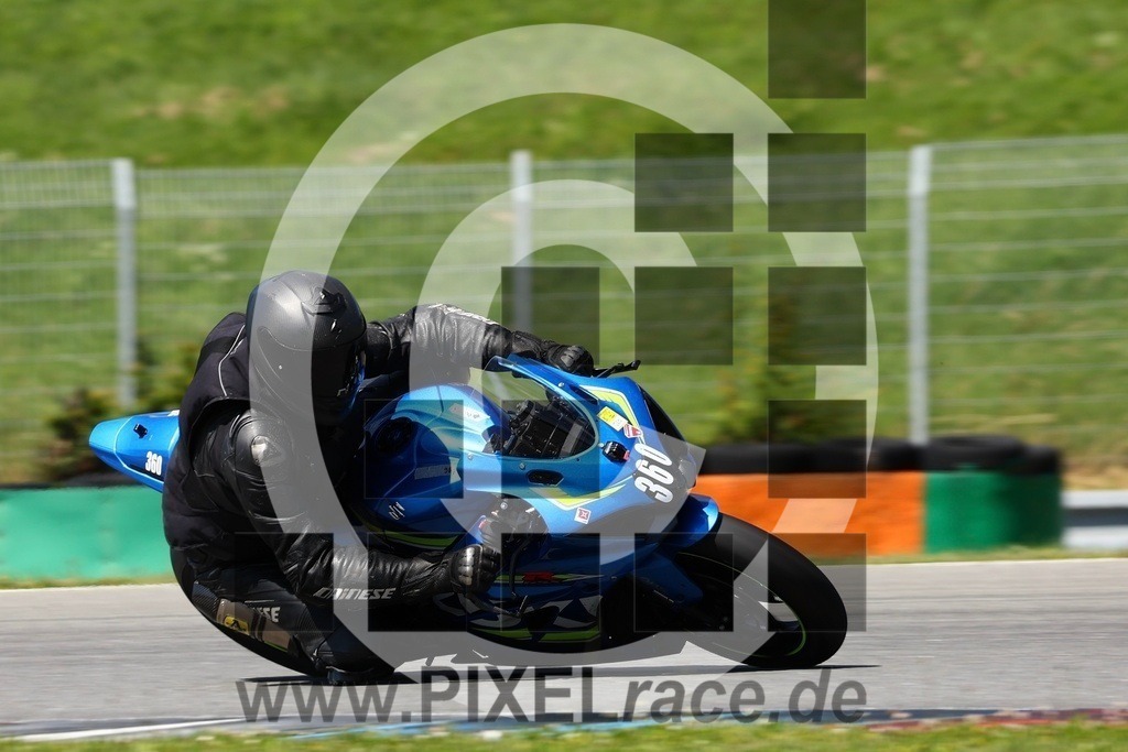 0360-20240617_10570 | Schöne Erinnerungen an spannende Momente - das festzuhalten ist unser Job. PIXELrace.de ist seit 2003 auf den Rennstrecken Europas unterwegs um die Action draußen beim Fahren und die wunderbare Stimmung imm Fahrerlager für euch einzufangen.