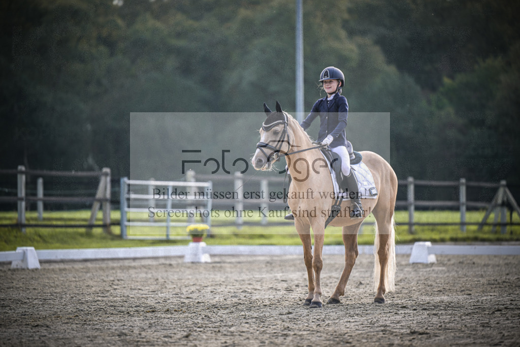 DOS_4629 | Entdecke hochwertige Reitturnierfotos von Foto Oger. Professionell, emotional und authentisch – jetzt Lieblingsmomente im Shop bestellen.Deutschlandweite Turnierfotografie. - Realisiert mit Pictrs.com