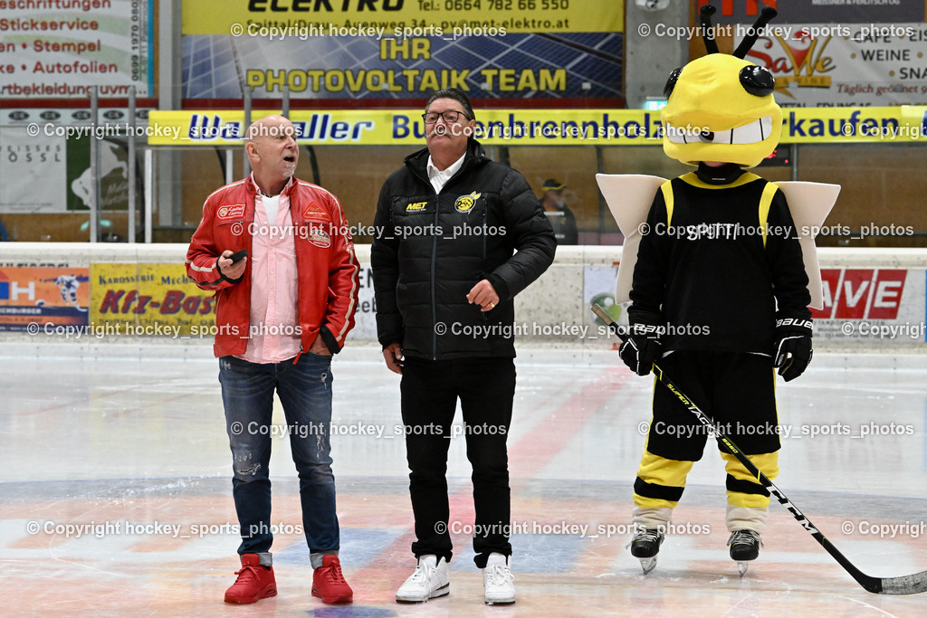 EC Spittal Hornets vs. ESC Steindorf 28.10.2023 | Obmann EC Spittal Hornets Zauchner Ludwig, Maskottchen Spitti, Puck Spende, Ehren Puck Einwurf