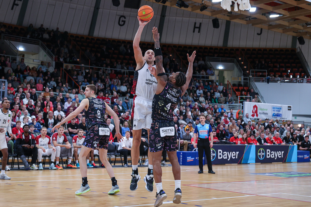 Pro A BAYER GIANTS vs Uni Baskets Münster-45 | Fotos von Basketballspielen aus dem Raum NRW fotografiert von Gero Mueller-Laschet und Daniel Schaefer - Realisiert mit Pictrs.com