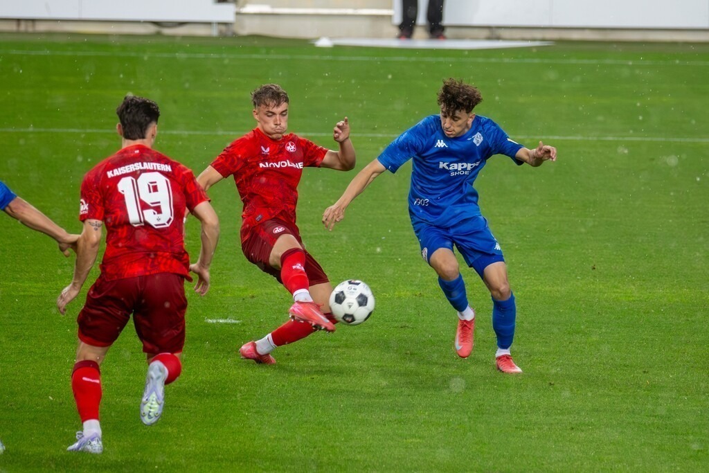 Fußball Oberliga Rheinland-Pfalz/Saar, Saison 2024/25, 34. Spieltag: 1. FC Kaiserslautern II gegen FK Pirmasens | Fußball Oberliga Rheinland-Pfalz/Saar, Saison 2024/25, 34. Spieltag: 1. FC Kaiserslautern II gegen FK Pirmasens - Realisiert mit Pictrs.com