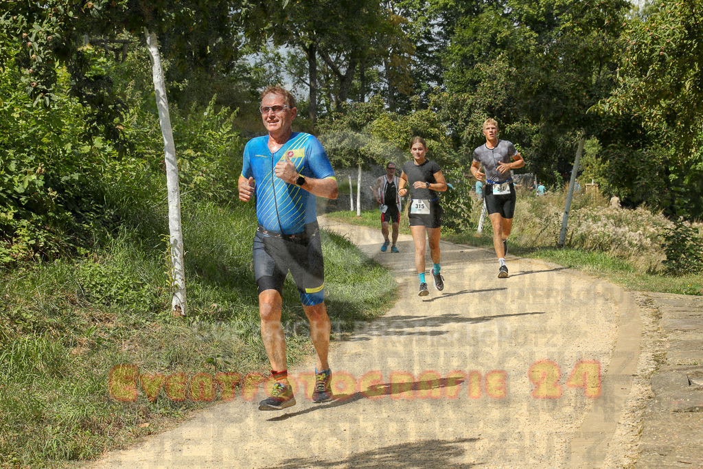 250824_1338_EX1_3069 | Sportfotografie im Rhein-Sieg Kreis, Köln, Bonn, NRW, Rheinland Pfalz, Hessen, etc. Unser Tätigkeitsfeld umfasst den Laufsport vom Volkslauf über den Marathon, Duathlon, Triathon bis zum Ultralauf wie Kölnpfad Ultra oder Schindertrail.