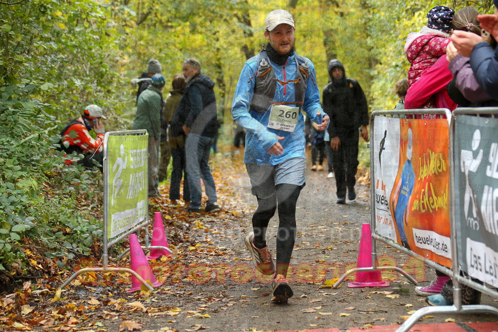 251026_1314_EX1_2948 | Sportfotografie im Rhein-Sieg Kreis, Köln, Bonn, NRW, Rheinland Pfalz, Hessen, etc. Unser Tätigkeitsfeld umfasst den Laufsport vom Volkslauf über den Marathon, Duathlon, Triathon bis zum Ultralauf wie Kölnpfad Ultra oder Schindertrail.