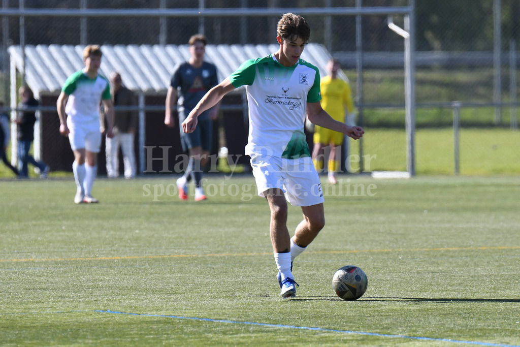 SpVgg GW Deggendorf : SV Hofkirchen | Felix Rem (SpVgg GW Deggendorf #27) eigene Jugend - Realisiert mit Pictrs.com