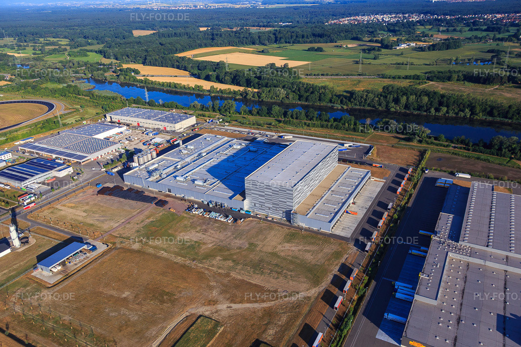 Luftbild: Pfälzer Erfrischungsgetränke GmbH in Wörth am Rhein im Bundesland Rheinland-Pfalz in Deutschland. Foto: IMG_083819.jpg vom 26.07.2015 durch Werner Riehm/FLY-FOTO.deMEG Gruppe - MEG Gruppe