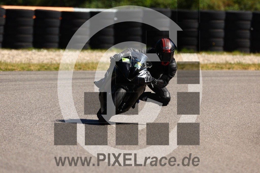 0085-20250530_00926 | Schöne Erinnerungen an spannende Momente - das festzuhalten ist unser Job. PIXELrace.de ist seit 2003 auf den Rennstrecken Europas unterwegs um die Action draußen beim Fahren und die wunderbare Stimmung imm Fahrerlager für euch einzufangen.