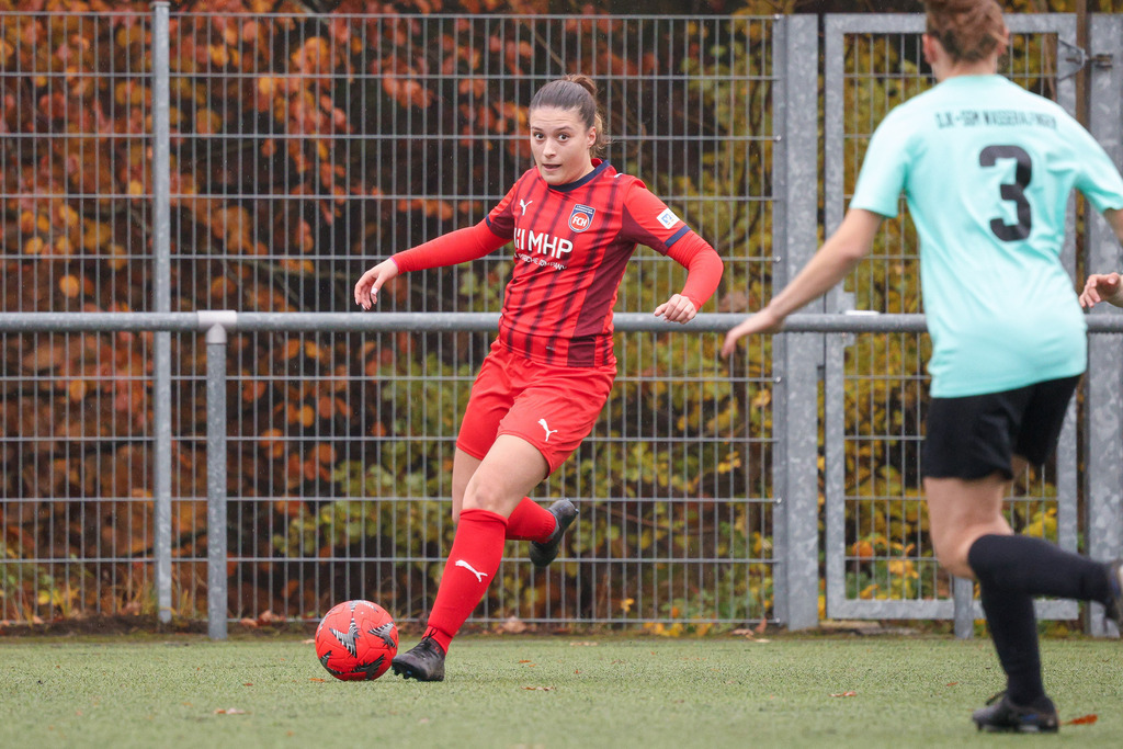 FCHWAS_251102_2799 | 1.FC Heidenheim 1846 II vs. SGM DJK-SV Wasseralfingen/Neuler, Fußball, Frauen, Bezirksliga, 2025/2026, 8. Spieltag, 02.11.2025 in Mergelstetten (Foto: Michael Bulling) - Realisiert mit Pictrs.com