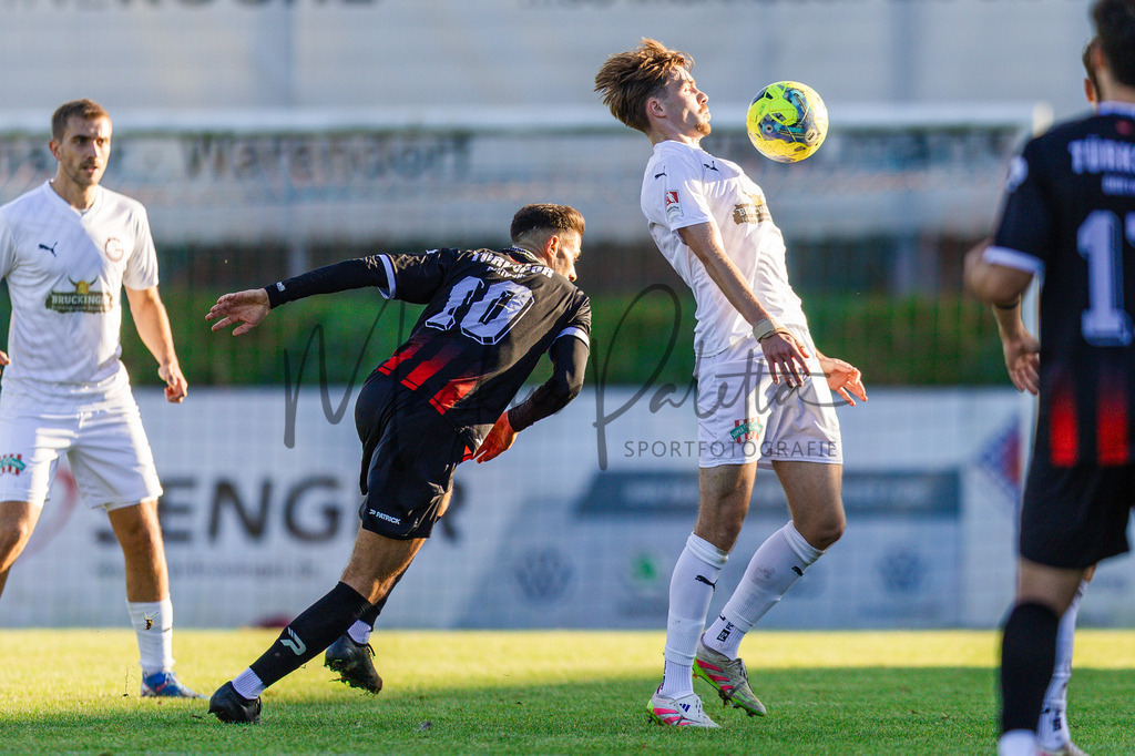 Oberliga Westfalen, Saison 2025/26, 13. Spieltag: 1. FC Gievenbeck - Türkspor Dortmund 2000 | Münster, 02.11.2025: Oberliga Westfalen, 13. Spieltag, 1. FC Gievenbeck empfängt Türkspor Dortmund 2000 im Sportpark Gievenbeck in Münster. Foto: sportfotografie.ms | Markus Paletta - Realisiert mit Pictrs.com