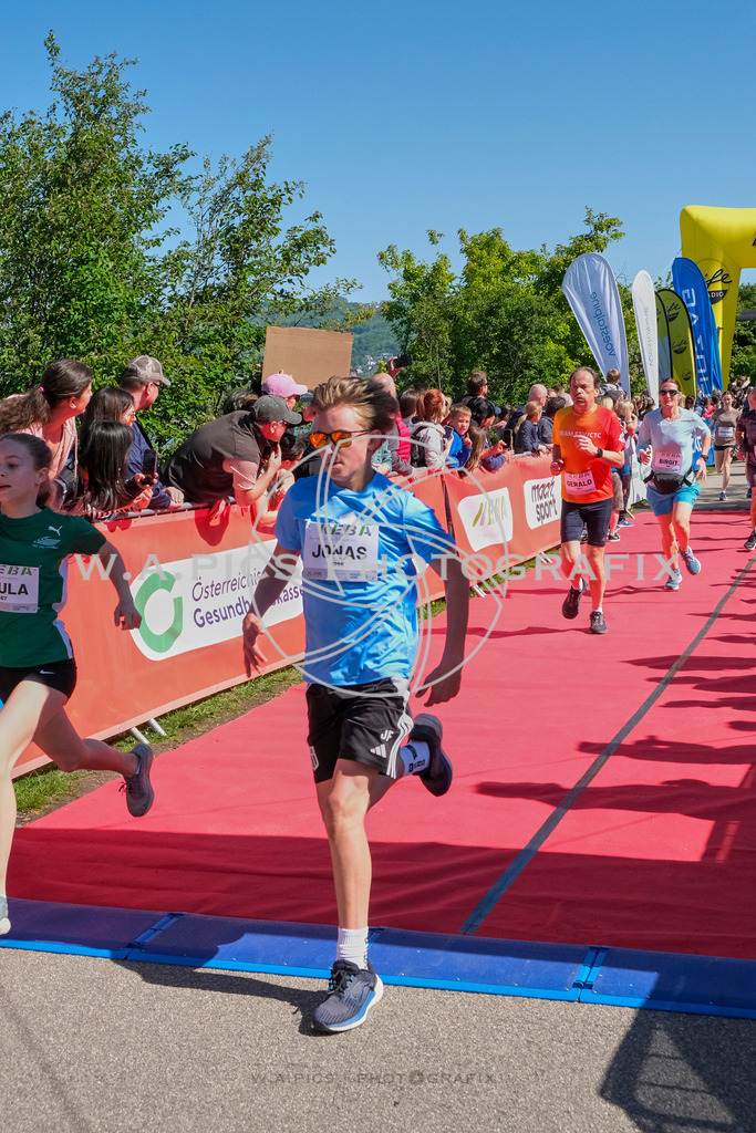 ..... | LINZ,AUSTRIA,27.April 24, Int. 3 Brückenlauf Linz  , Image shows: Photo: WAPICS / Michael ring