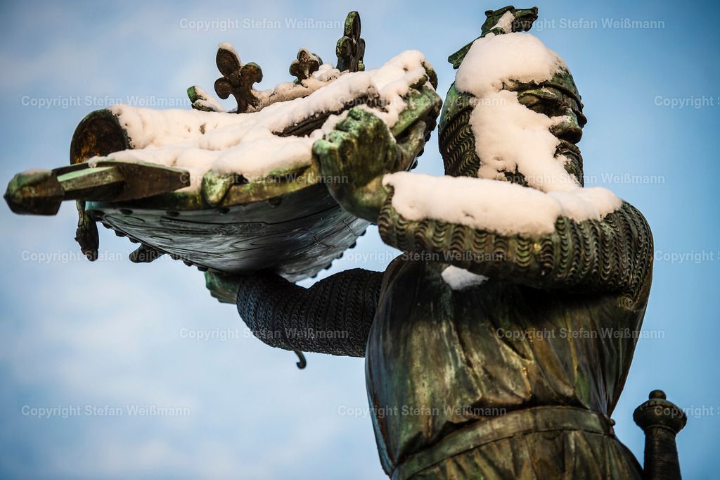 Worms mit Schnee | Worms mit Schnee - Realisiert mit Pictrs.com