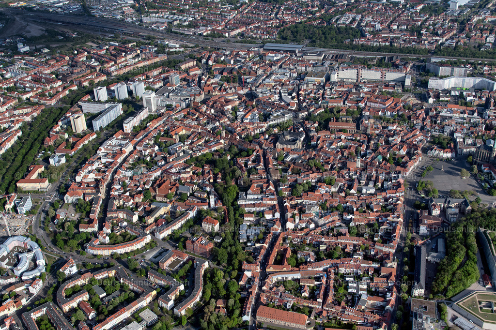 4026010 | ERFURT 06.05.2020 Stadtansicht vom Innenstadtbereich im  Zentrum in Erfurt im Bundesland Thüringen, Deutschland. Weiterführende Informationen bei: Landeshauptstadt Erfurt. // City view of the city area in Erfurt in the state Thuringia, Germany. Further information at: Landeshauptstadt Erfurt. Foto: Gerhard Launer