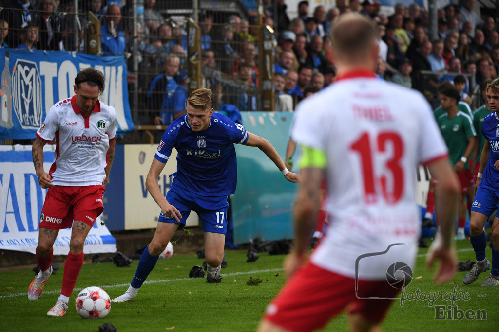 SV Meppen-VfB Lübeck | Herren Regionalliga Nord; SV Meppen (blau)-VfB Lübeck (weiß) am 01.08.2025 in Meppen (Hänsch-Arena), Photo: Philip Eiben 2025 - Realisiert mit Pictrs.com