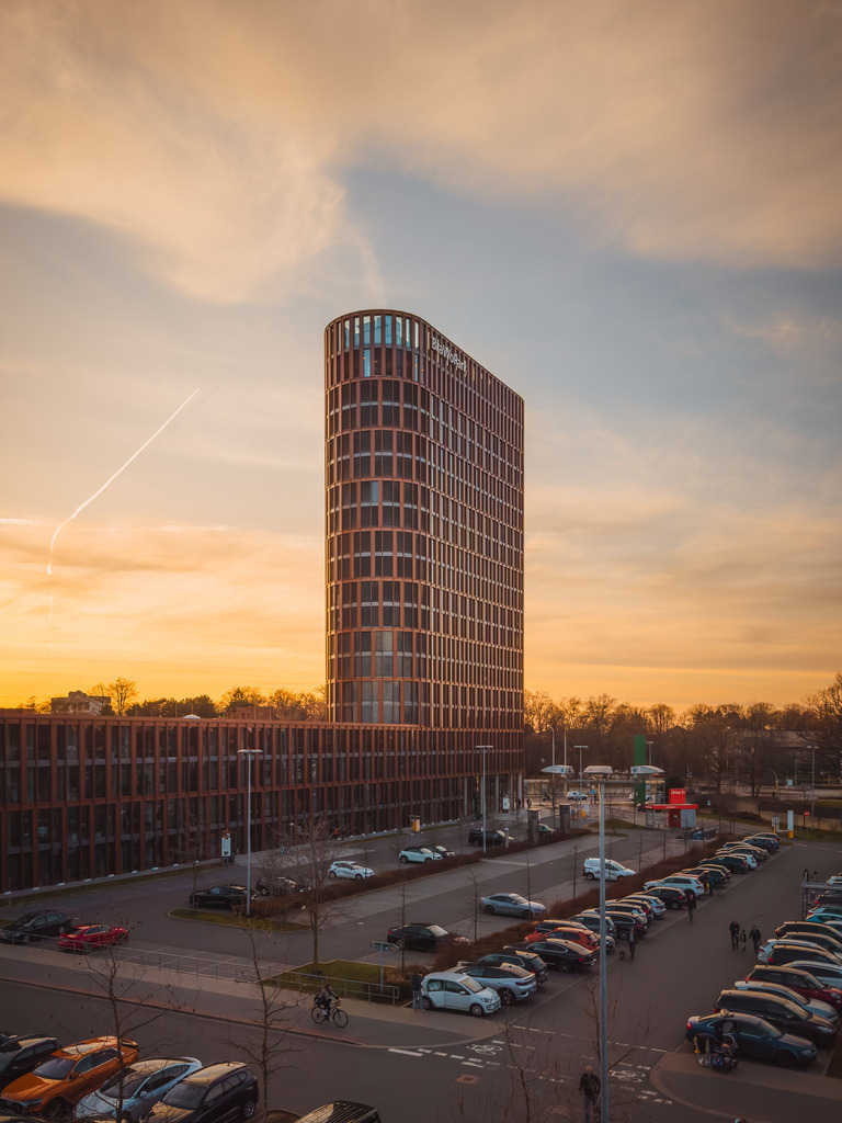 Bahnhofsquartier | Entdecke exklusive Fotokunst aus Braunschweig: Bildband, Leinwände, Postkarten, Kalender, digitale Downloads & Bildlizenzen. Jetzt im offiziellen Beautiful Braunschweig Shop! - Realisiert mit Pictrs.com