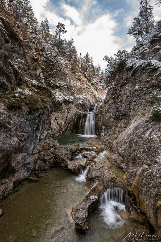 Stuibenfälle / Reutte | Dies ist der Online-Shop von naturfoto.michaelthoma.de. Ich bin leidenschaftlicher Naturfotograf und fotografiere von der Andromedagalaxie bis zum Zwergtaucher, von der Ameise bis zum Orionnebel alles was mit Natur zu tun hat. Hier kann eine Auswahl meine - Realisiert mit Pictrs.com