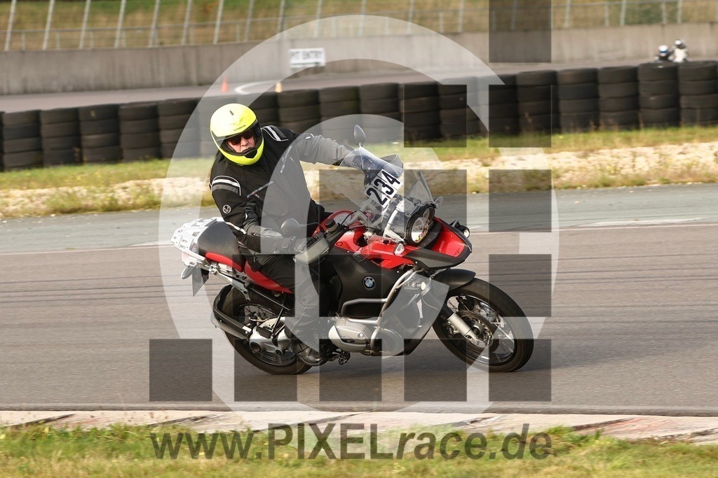 0234-20250919_11428 | Schöne Erinnerungen an spannende Momente - das festzuhalten ist unser Job. PIXELrace.de ist seit 2003 auf den Rennstrecken Europas unterwegs um die Action draußen beim Fahren und die wunderbare Stimmung imm Fahrerlager für euch einzufangen.