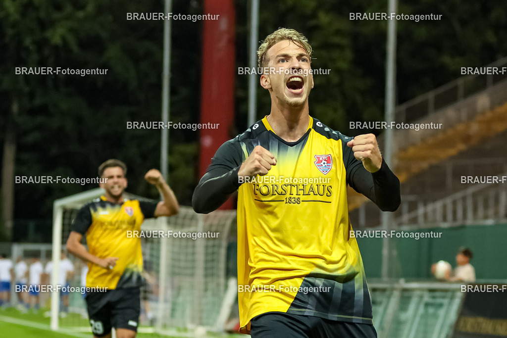 SB_KFCBAU_20250815_4706.JPG -  - KFC Uerdingen - SF Baumberg - Oberliga Niederrhein | Krefeld, Deutschland, 15.08.25: Etienne-Noel Reck (KFC Uerdingen) Torjubel, jubelt nach seinem Treffer zum 1:1 während des Oberliga Niederrhein Spiels zwischen KFC Uerdingen - SF Baumberg in der Grotenburg Stadion am 15. August 2025 in Krefeld, Deutschland. (Foto von Stefan Brauer/Brauer-Fotoagentur)